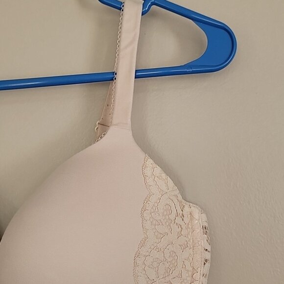 Victoria's Secret Beige Padded Underwire Bra Size 38DD - Picture 2 of 8